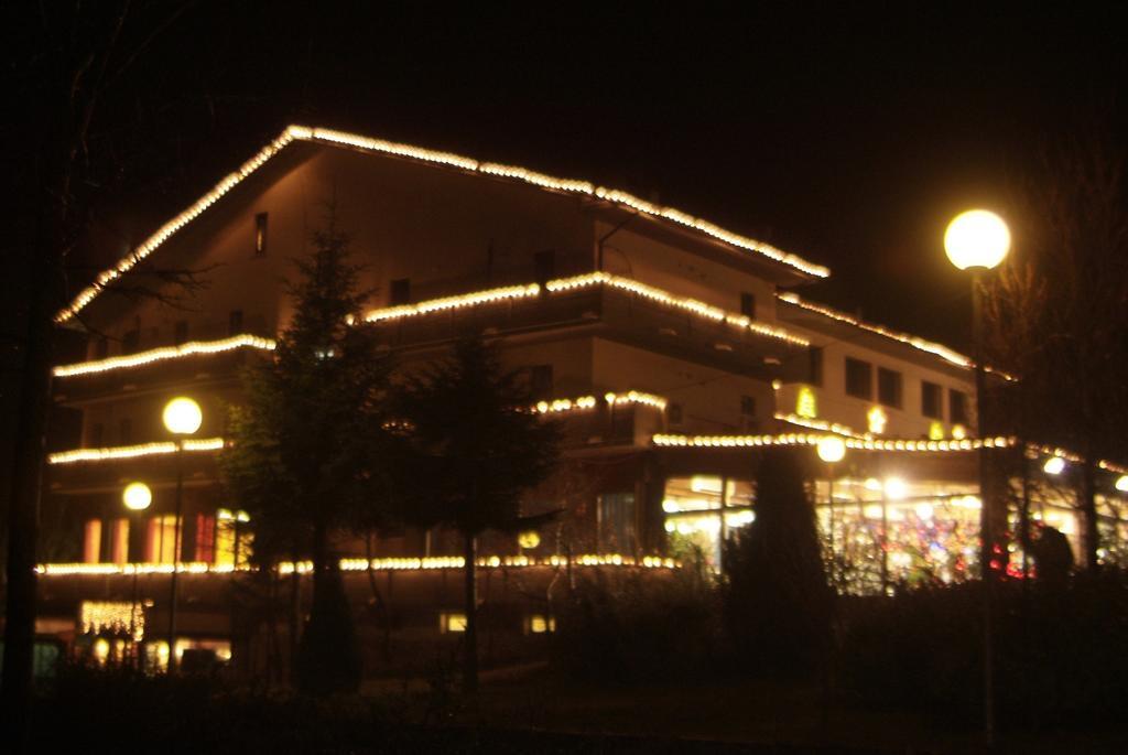 Hotel Tetto Delle Marche - Ristorante Dei Conti Cingoli Exterior photo