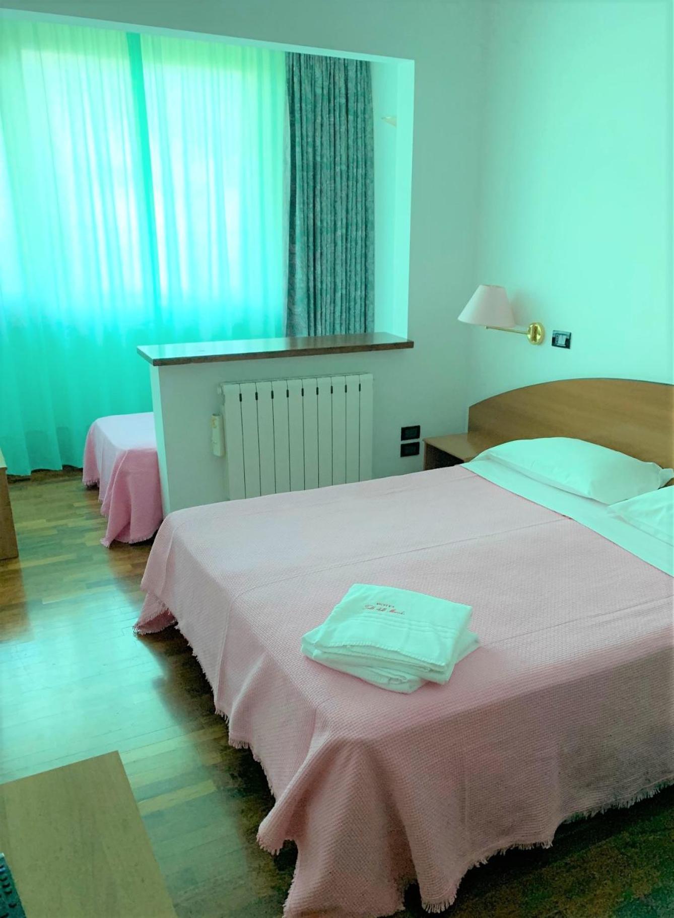 Hotel Tetto Delle Marche - Ristorante Dei Conti Cingoli Room photo